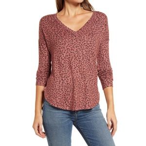 Bobeau Brushed V-Neck Top Size Small - Color is Withered Rose Leopard